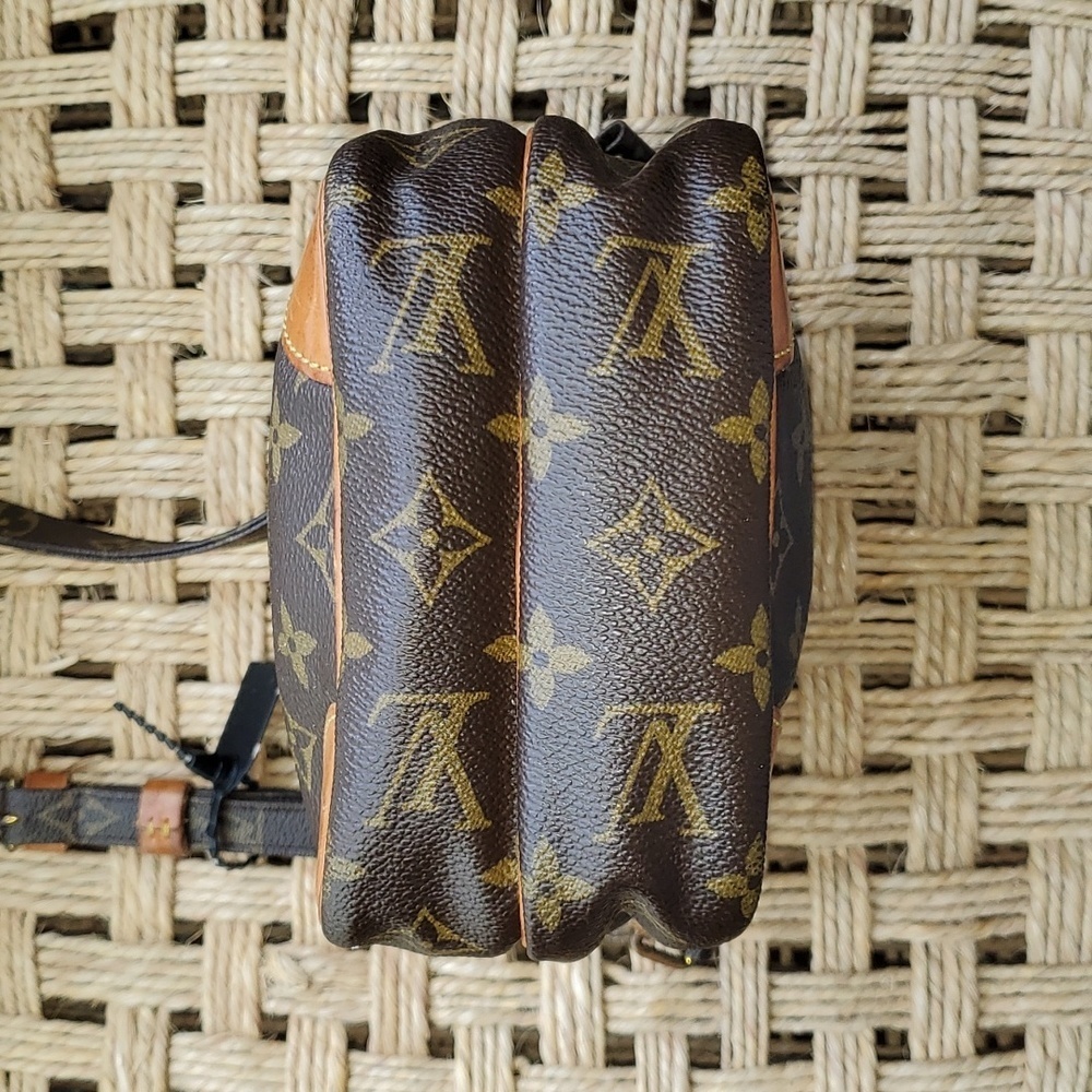 Louis Vuitton Vintage Monogram Amazone Crossbody Bag - Picture 12 of 16